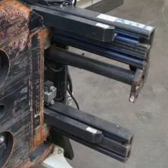 Cascade unknown | White goods clamb 21G85404 R0 sn. VER1076036-4R0 1600 kg on 800mm cariage width 1.61 mtr Plates 1.37 width 1,18 mtr high FEM 2-3-4 weight 1062 kg year 2018