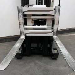 Cascade 28G-FPB-059 | Forkpositioner Fem2 Capacity 1900 kg at 500mm Minumum width 670mm Maximum width 1625 mm Weight 284 kg Year 2005